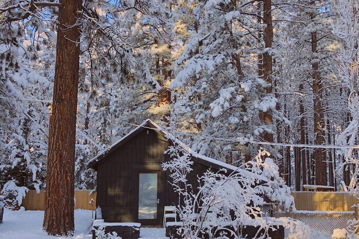 Signature Cabin, 2 Queen Beds, Private Yard (C6) | Terraza o patio