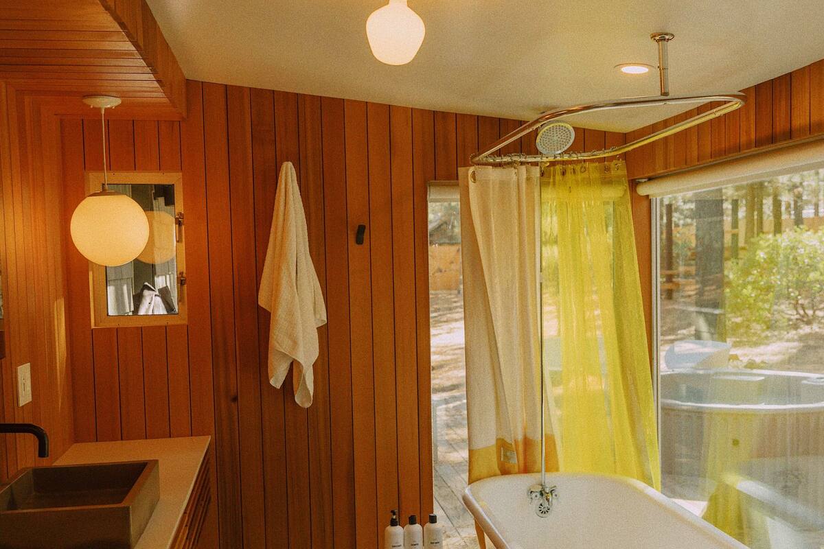 Premium Cabin, 2 Bedrooms, Hot Tub | Bathroom