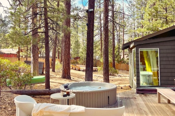 Premium Cabin, 2 Bedrooms, Hot Tub | Terrace/patio