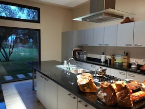 Villa, 4 Bedrooms, Golf View | Private kitchen