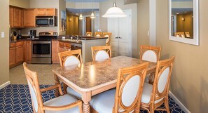 Dining - Located in the Heart of Myrtle Beach, close to the Beach, Museum's, with access to all amenities (Myrtle Beach)