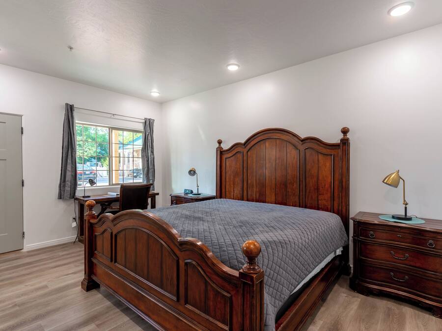 1 bedroom, individually decorated, individually furnished, desk