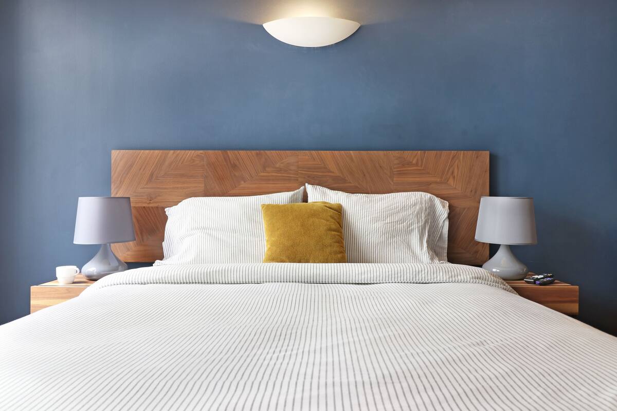 Apartamento conforto, 2 quartos, vista para o pátio | Cortinas blackout, ferros/tábuas de passar roupa, Wi-Fi de cortesia