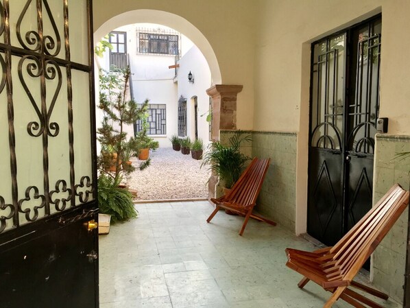 Executive Apartment | Living area - Downtown Suites (Querétaro)