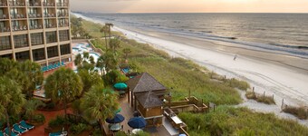 Spacious 1 Bedroom Oceanfront Suite w/ View + Official On-Site Rental Privileges