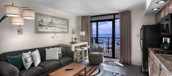 Oceanfront 1 Bedroom Suite w/ Gorgeous View + Official On-Site Rental Privileges
