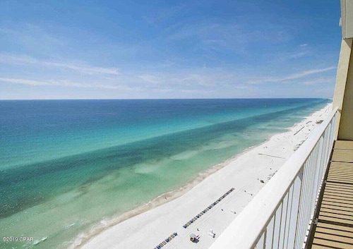 Beachfront Condo 22nd Penthouse Floor with 10-foot ceiling