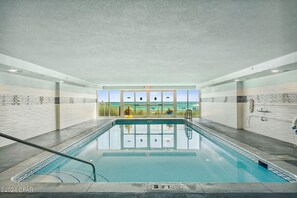 Sisäuima-allas, ulkouima-allas