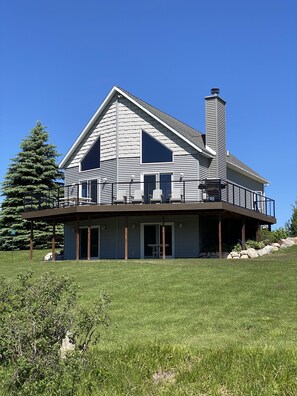Exterior - Relaxing lodge on Cheboygan river - Only 20 Minutes to Mackinaw!! (Cheboygan)