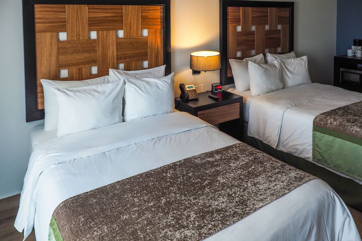 standard double room | 1 bedroom, in-room safe, desk, laptop workspace