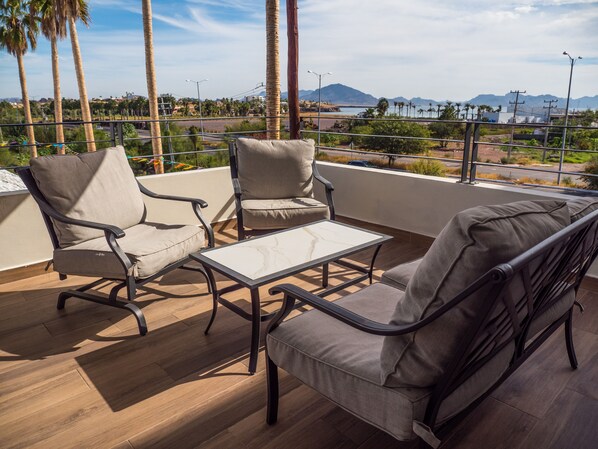 高级双人房 | 露台