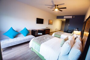 In-room safe, desk, laptop workspace, blackout curtains - Sawari Hotel (San Carlos)