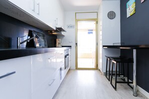 Fridge, microwave, oven, coffee/tea maker