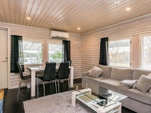 TV, fireplace, DVD player