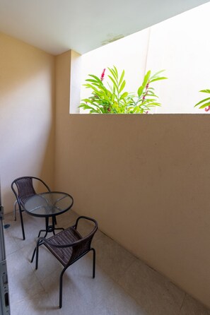 Terrace/patio - The Acreage of Drumblair (Kingston)