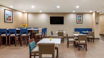 Free daily buffet breakfast