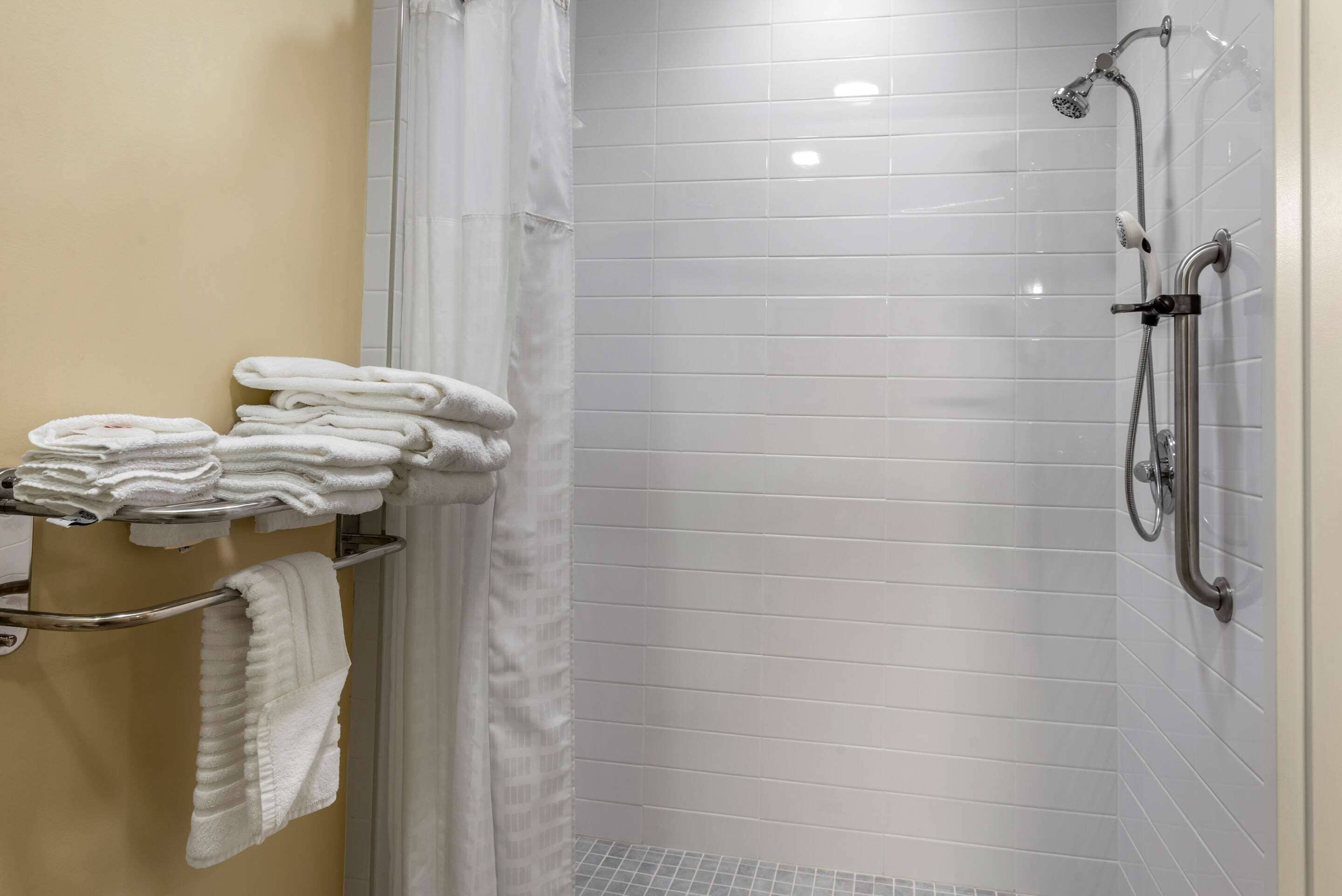 room, 1 king bed, accessible, non smoking | bathroom | hair dryer, towels