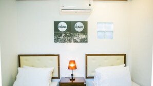 Habitación Deluxe con 2 camas individuales | Tabla de planchar con plancha y wifi gratis