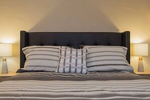 Desk, iron/ironing board, WiFi, bed sheets