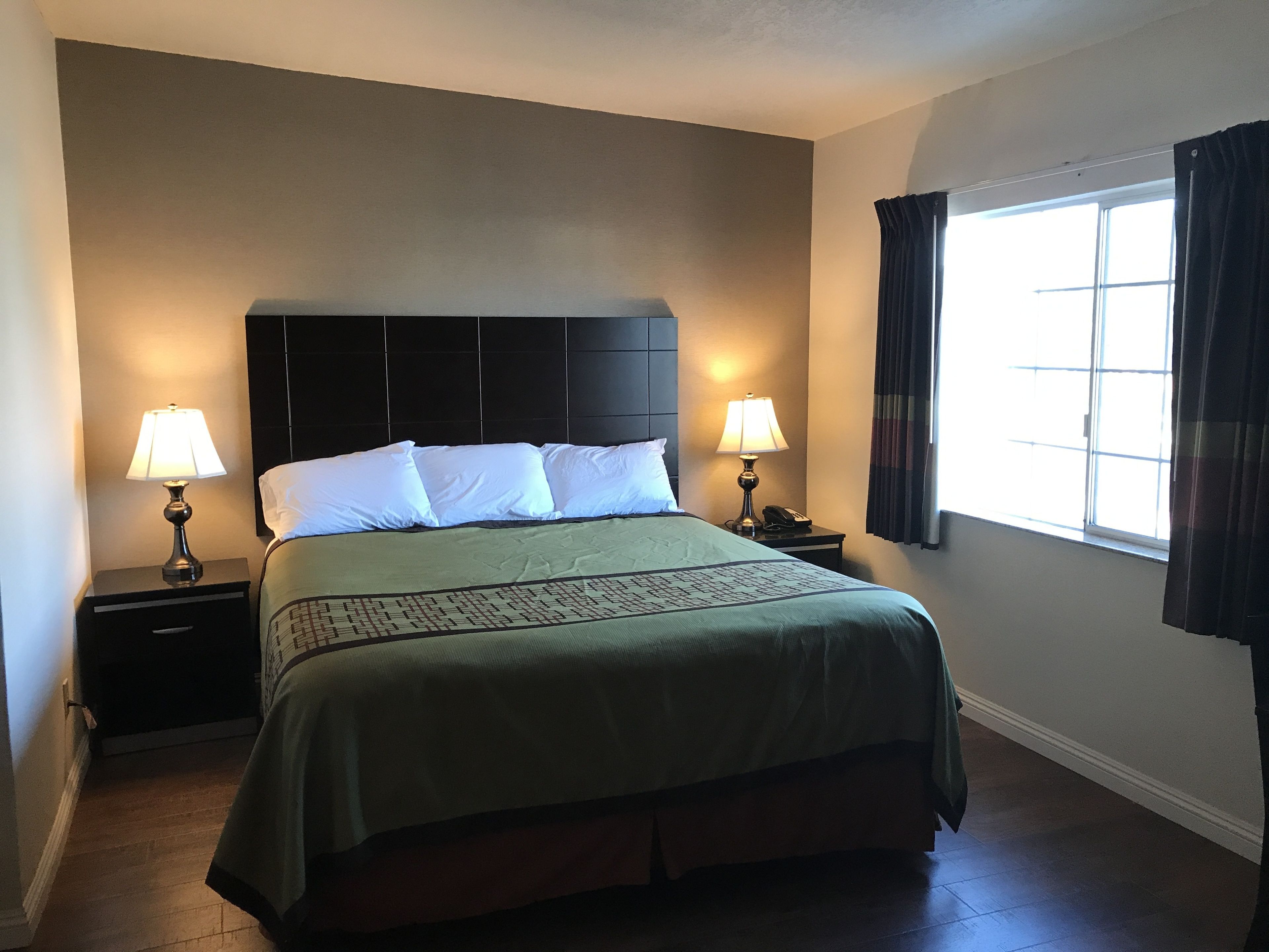 Grand Studio | Desk, laptop workspace, free WiFi, bed sheets