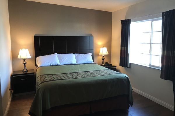 Grand Studio | Desk, laptop workspace, free WiFi, bed sheets