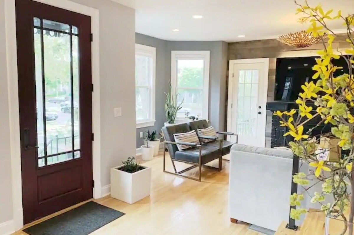 Gorgeous 3BR Colonial House with a Backyard Oasis