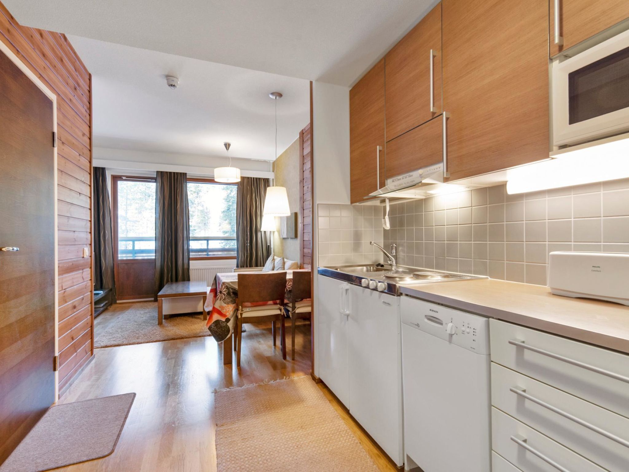 ثلاجة، ميكروويف، غسالة أطباق، مستلزمات طهي/أطباق/أوعية