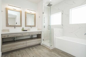 Dusche, Haartrockner, Bidet, Handtücher