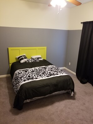 4 bedrooms, iron/ironing board, WiFi, bed sheets