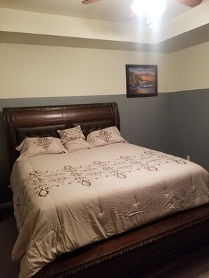 4 makuuhuonetta, silitysrauta/-lauta, Wi-Fi, vuodevaatteet