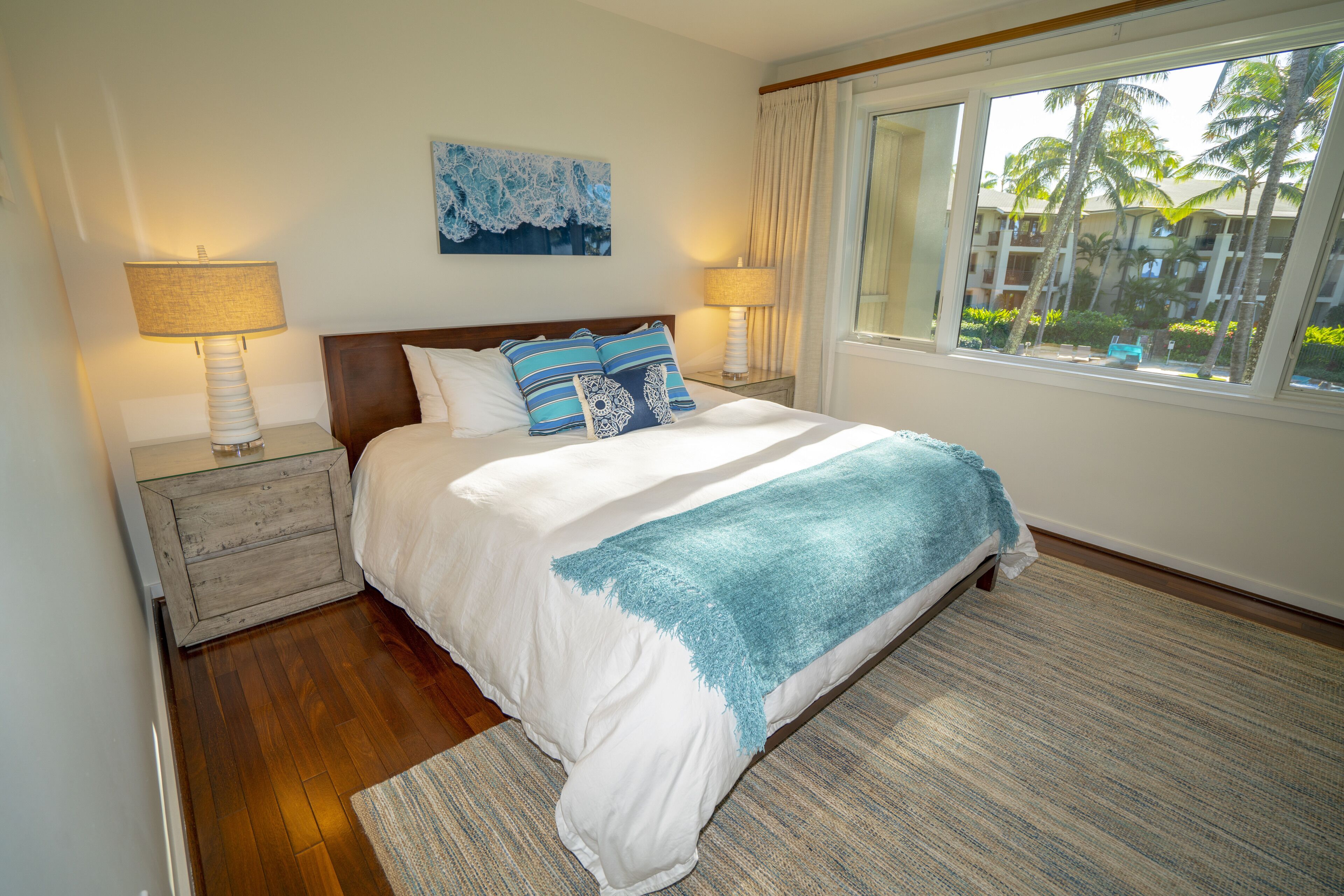 3 多间卧室、客房内保险箱、办公桌、熨斗/熨衣板