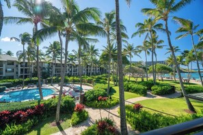 Alberca al aire libre y alberca climatizada