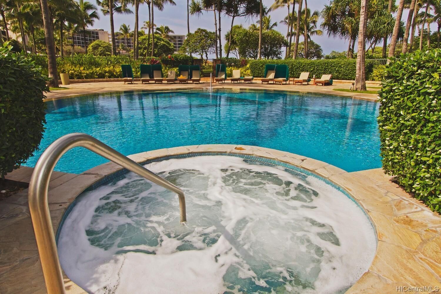 室外游泳池，恒温泳池