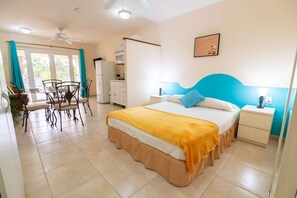 1 chambre, coffres-forts dans les chambres, fer et planche à repasser