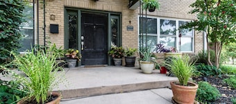 The Roux House Offers Luxury, Comfort & Location!