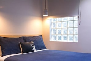 Iron/ironing board, free WiFi, bed sheets - The Manhattan (Wagga Wagga)