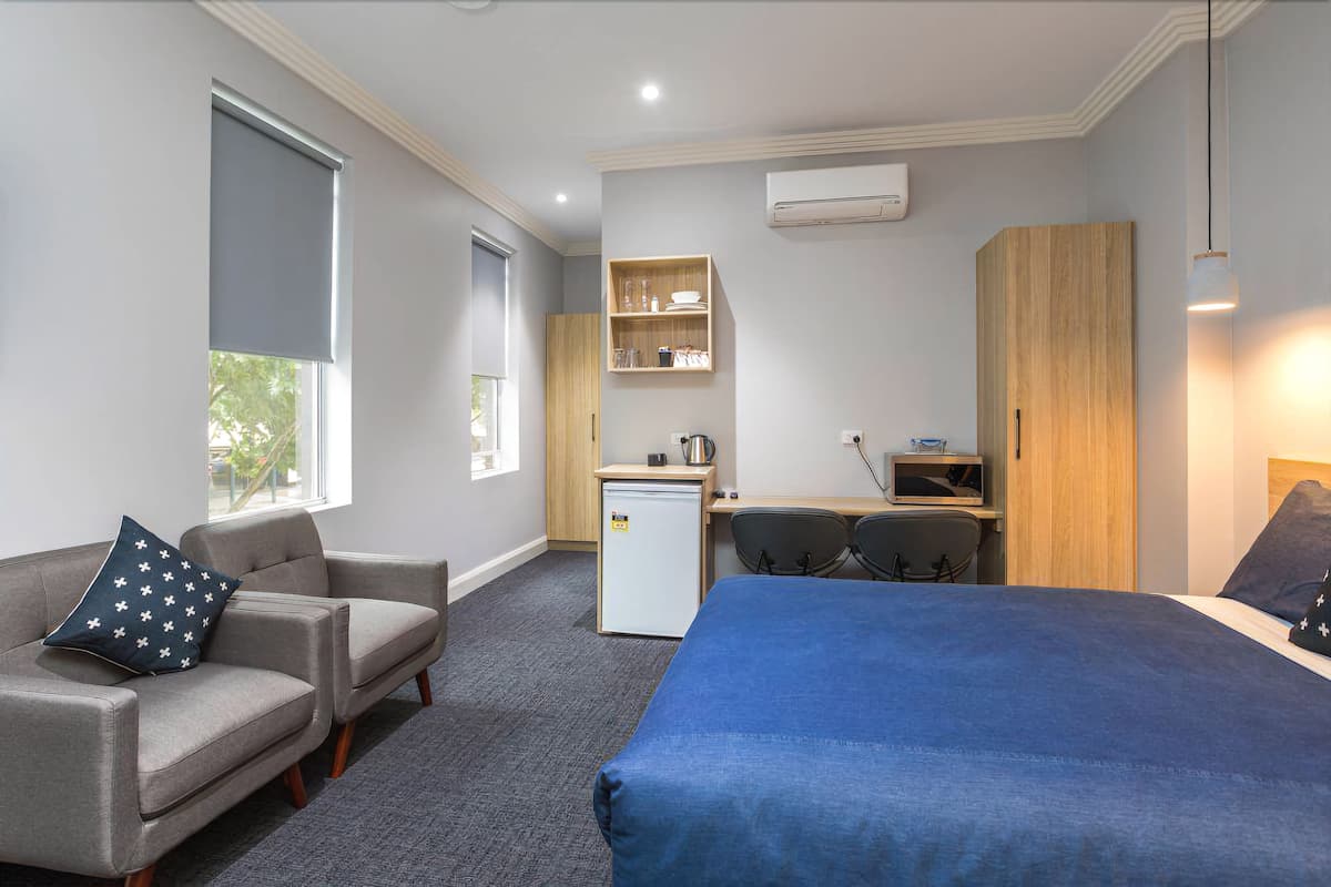 Iron/ironing board, free WiFi, bed sheets