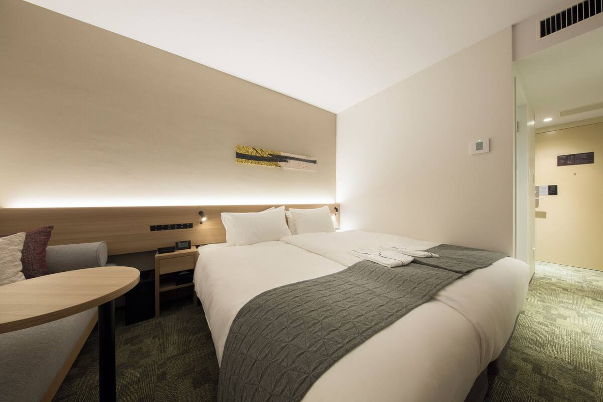 1 bedroom, down duvets, in-room safe, blackout curtains