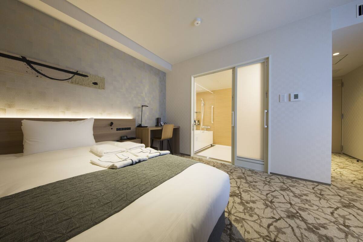 1 bedroom, down duvets, in-room safe, blackout curtains