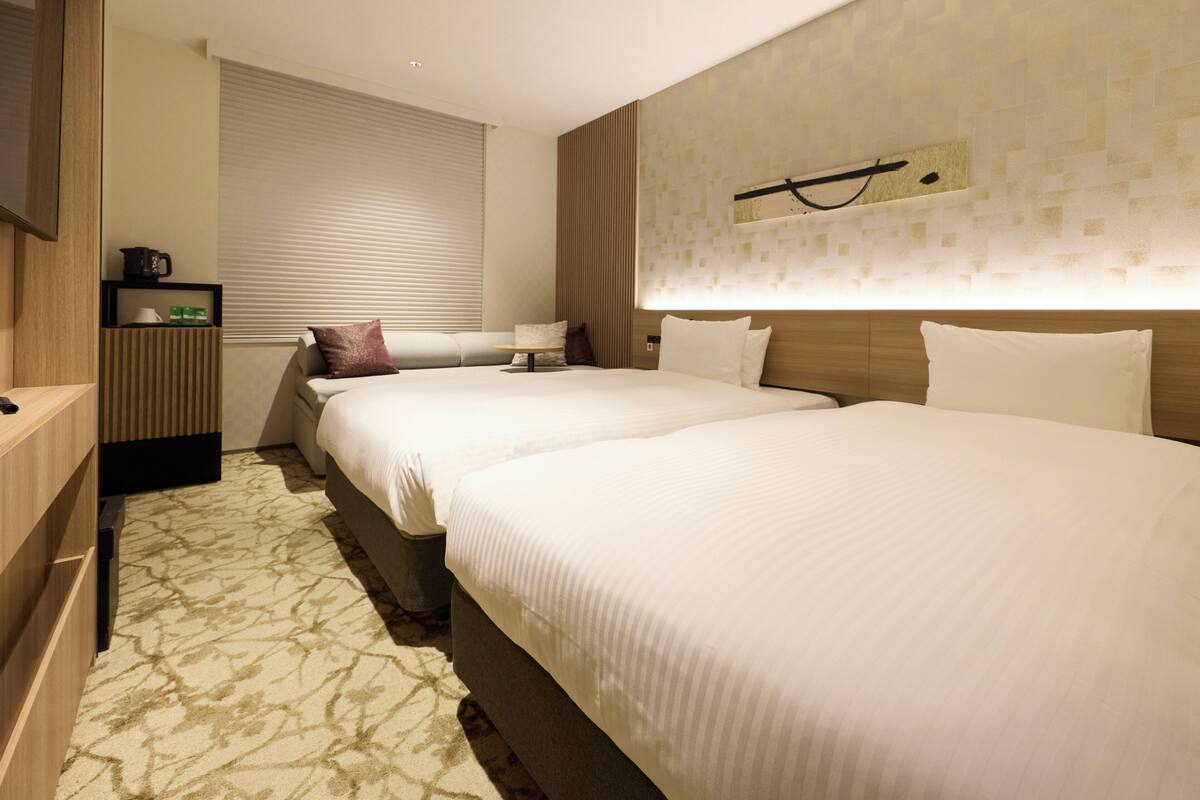 Superior Twin Room, Non Smoking | 1 bedroom, down duvets, in-room safe, blackout curtains