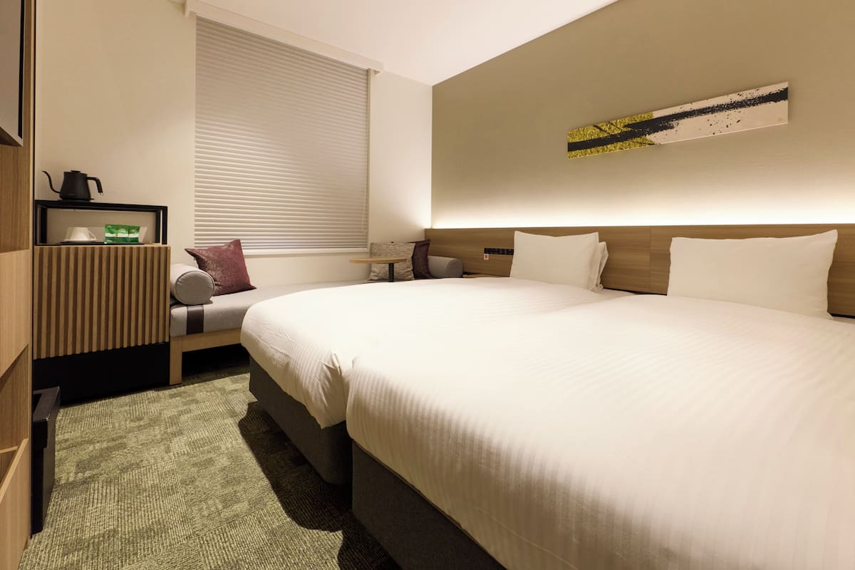 Hollywood Twin Room, 2 Twin Beds, Non Smoking | 1 bedroom, down duvets, in-room safe, blackout curtains
