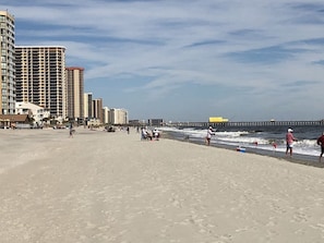 Beach nearby, sun-loungers, beach towels