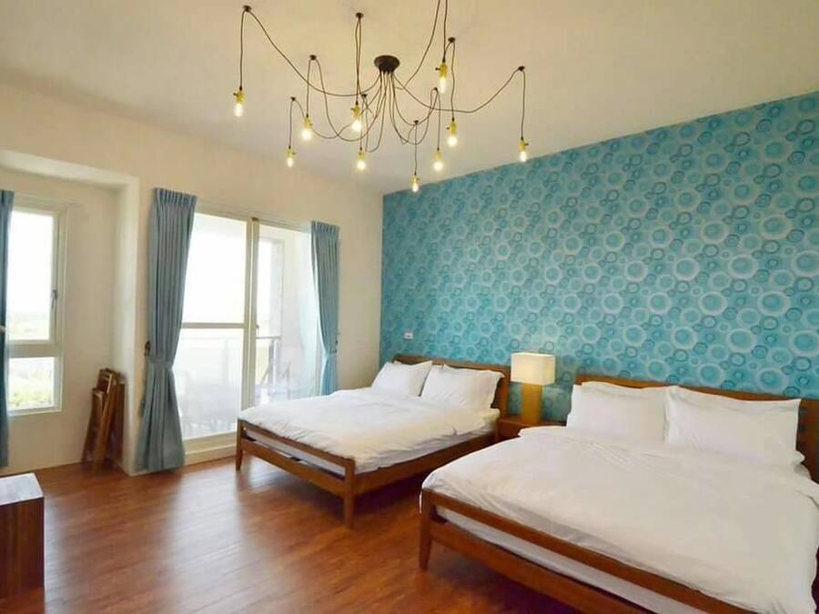 Neljän hengen huone | Työpöytä, äänieristys, lisävuoteet, ilmainen Wi-Fi