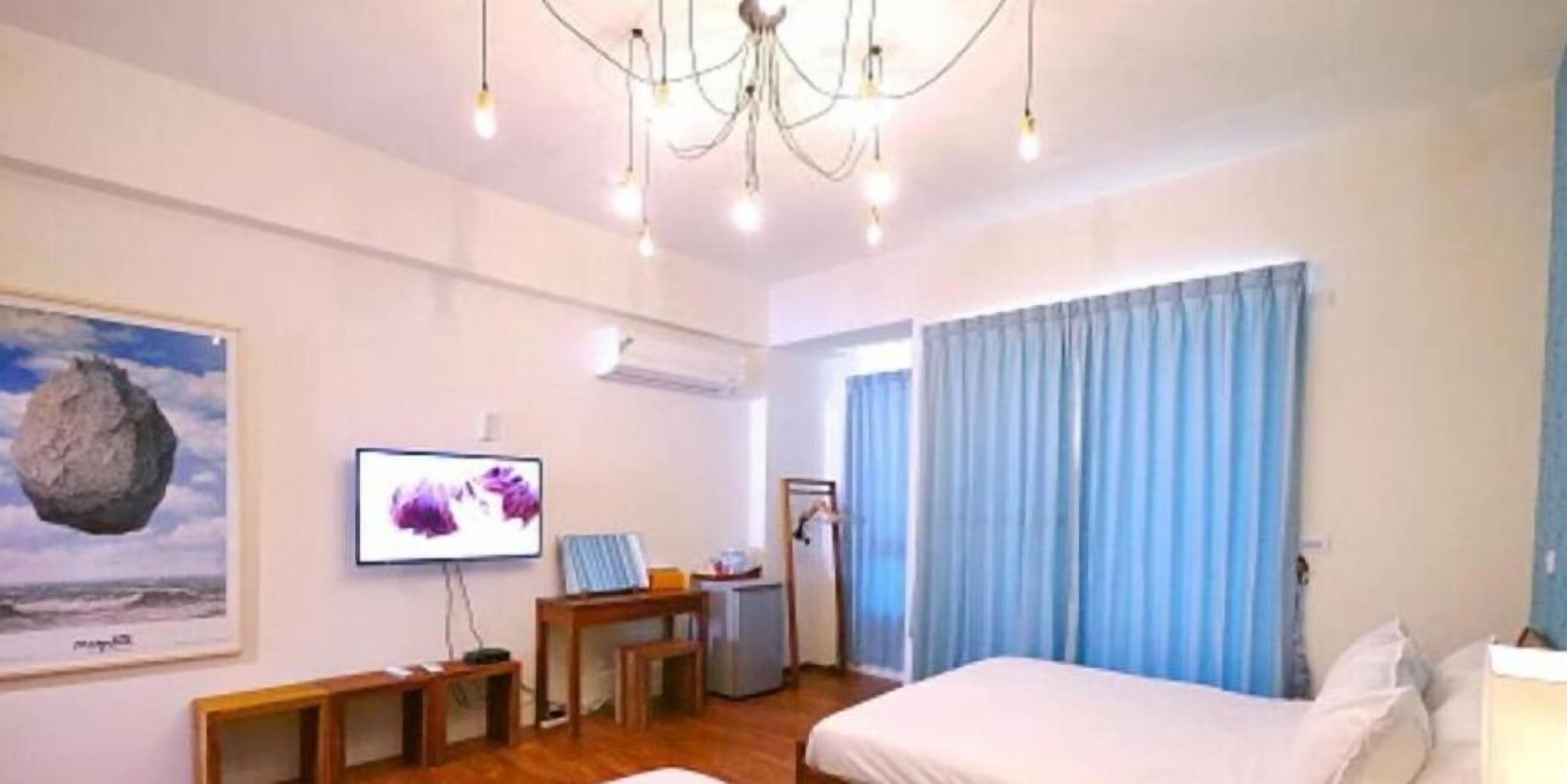 Schreibtisch, schallisolierte Zimmer, Zustellbetten, kostenloses WLAN