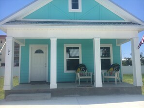Exterior - Cottage by the beach ! Short 120 steps to the beach and its beautiful waiting ! (Mexico Beach)