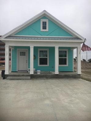 Exterior detail - Cottage by the beach ! Short 120 steps to the beach and its beautiful waiting ! (Mexico Beach)