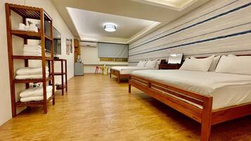 Desk, soundproofing, rollaway beds, free WiFi