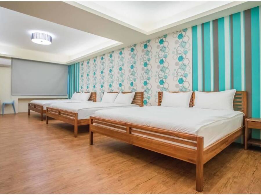 Family Room | Desk, soundproofing, rollaway beds, free WiFi