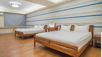 Quadruple Room | Desk, soundproofing, rollaway beds (surcharge), WiFi (free)