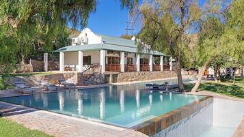 1 dormitori, roba de llit d'alta qualitat, cobrellits i minibar